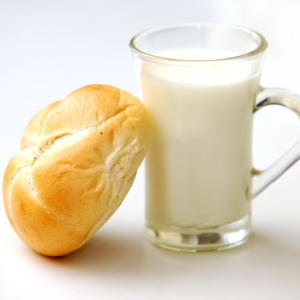 Maska Pav With Hot Milk